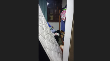 Docente denunció allanamiento violento e injustificado en su casa, cuando estaba con sus hijas y su padre con discapacidad