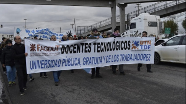 Frente a la falta de promulgación los docentes lanzaron un paro nacional de 48 horas