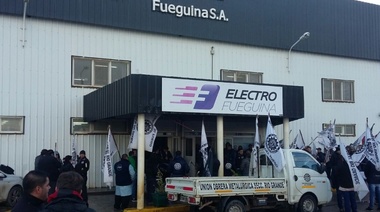 Manifestación en la puerta de Electrofueguina