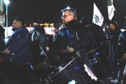 En medio del frío y la lluvia se realizó la marcha de antorchas en defensa de la industria