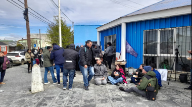 “El gobernador tiene la responsabilidad política de convocar y buscar una solución mínima”