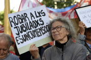 Jubilados fueguinos perderán más de $13.500 millones por el veto presidencial