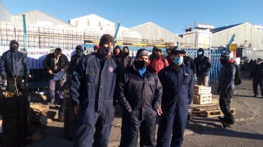 Protesta en la puerta de Río Chico reclamando reincorporación