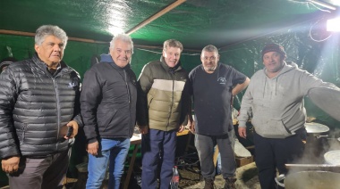 Melella visitó a los petroleros que hicieron el locro malvinero