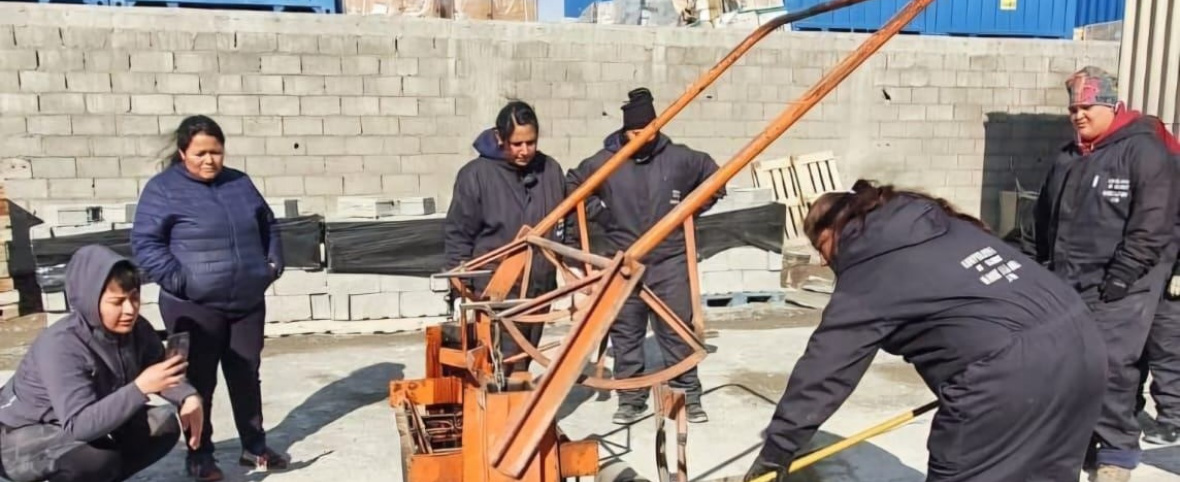 Brindan capacitación para mujeres en distintos oficios en Río Grande