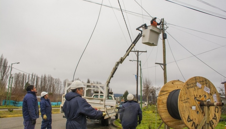 Fibra óptica mejorará la conectividad en la zona de El Hoyo - DESDE LAS ...