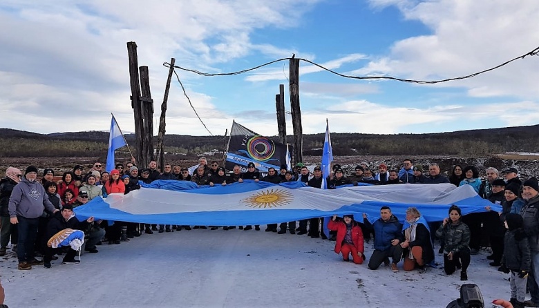 Veteranos de guerra realizaron el ‘banderazo’ en Estancia El Relincho