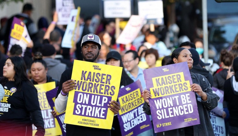 Trabajadores y trabajadoras de la salud de EEUU iniciaron una huelga de tres días