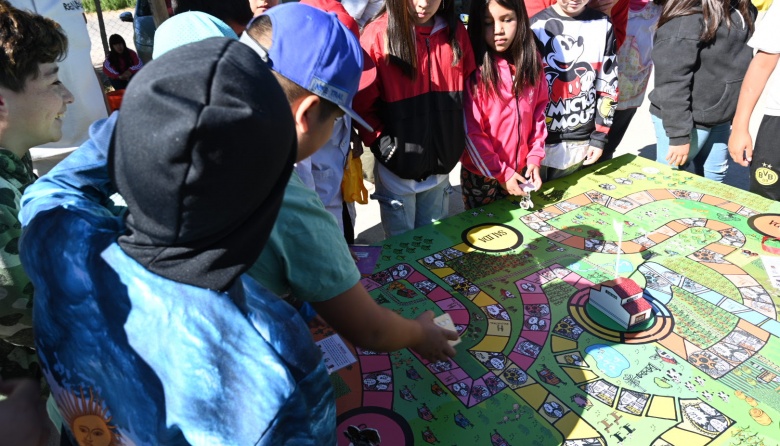 RENATRE inauguró una plaza de juegos y entregó computadoras y herramientas en Río Negro