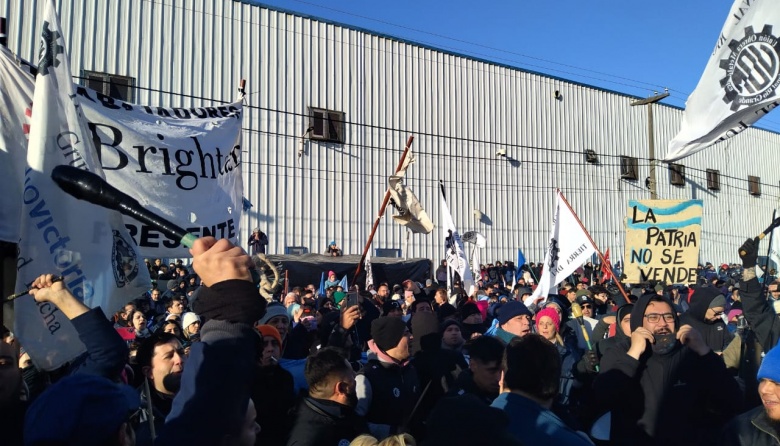 Luego del multitudinario acto, este miércoles paro general provincial