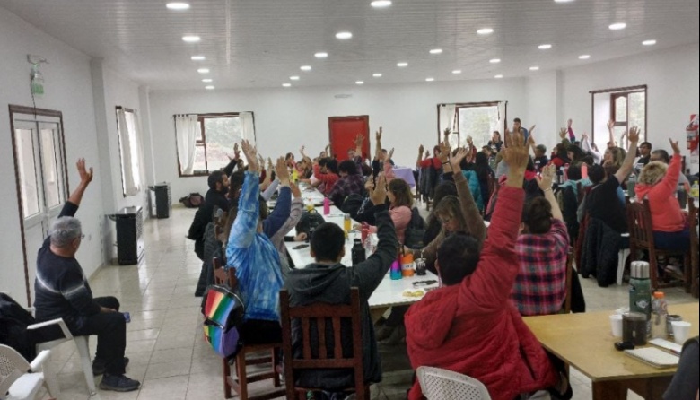Docentes resolvieron otro paro de actividades para el martes 24