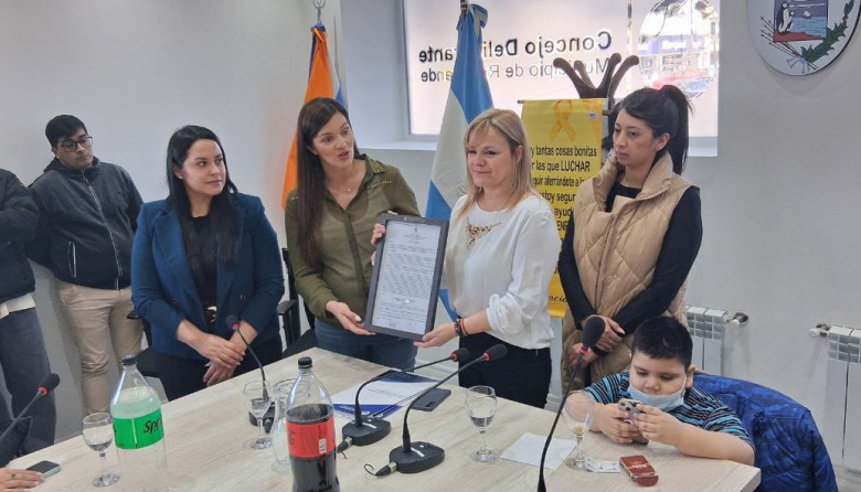 Dieron reconocimiento a la “Red de Mamás TDF” por su lucha contra el cáncer infantojuvenil