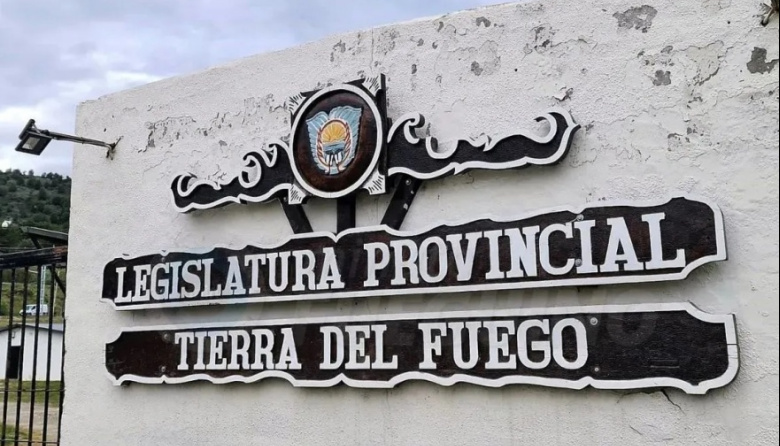 Empleados legislativos en estado de asamblea por salario