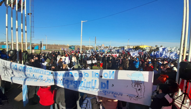 Multitudinarias marchas en la provincia para defender a las universidades públicas