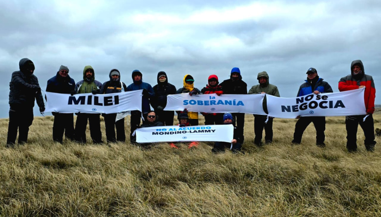 Excombatientes de Malvinas denuncian la entrega de soberanía de Milei, desde las propias islas