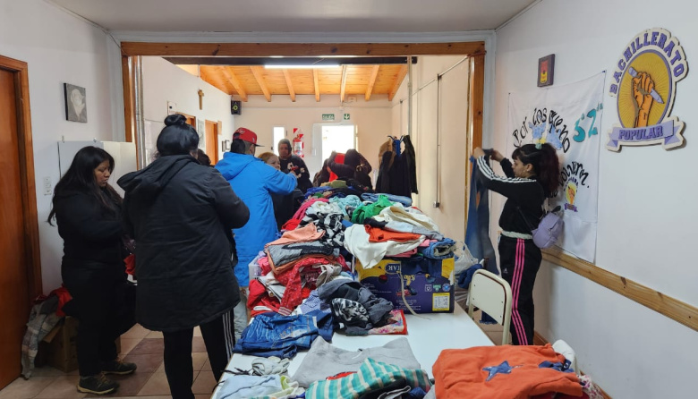 Bachillerato Popular “Presente” organizó ropero comunitario