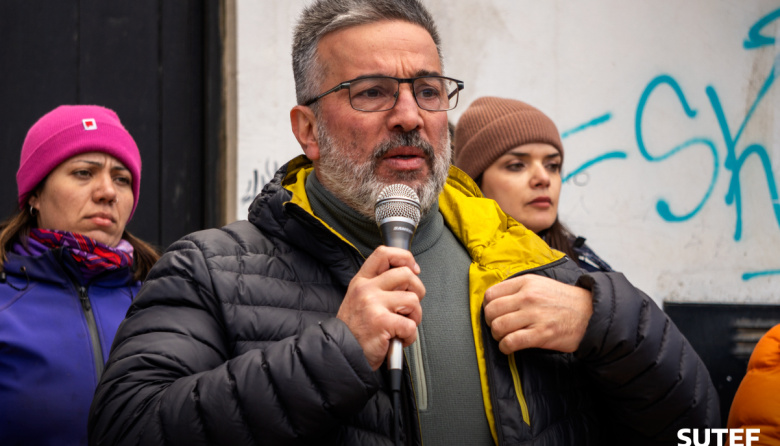 “La mayoría de los docentes tienen más de la mitad de su salario comprometido en préstamos”