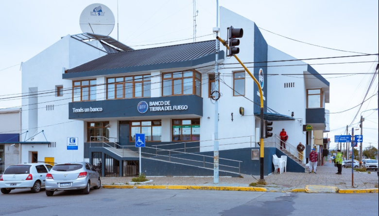 Docentes se reunieron con autoridades del Banco de Tierra del Fuego