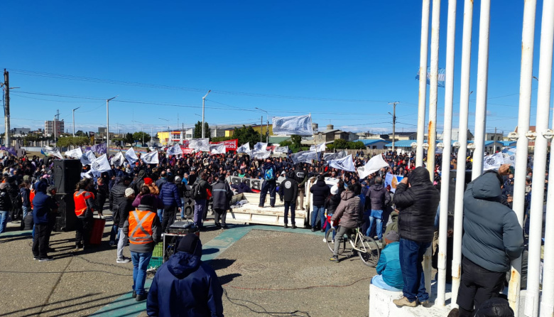 Distintos sectores confluyeron en Plaza de las Américas