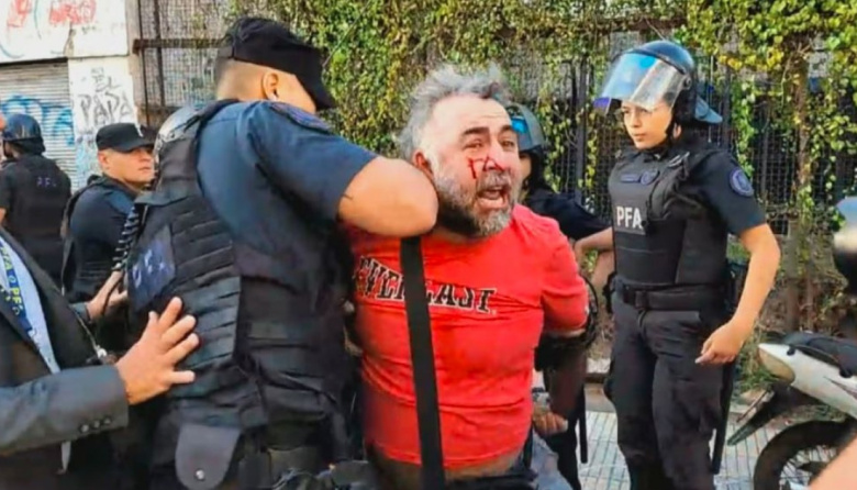 La Policía Federal agredió y detuvo a un camarógrafo de A24 antes de la sesión en el Senado