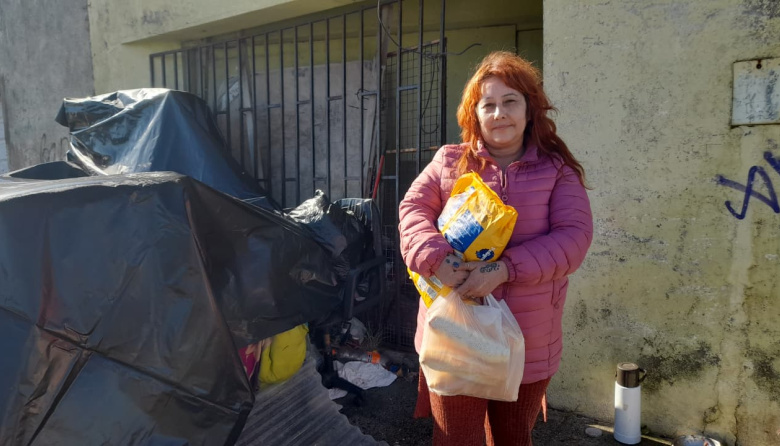 Una mujer y su hijo fueron se quedaron sin trabajo y fueron desalojados