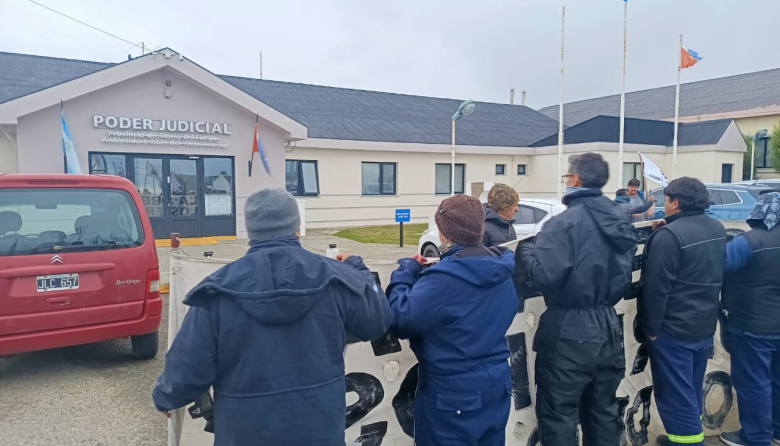 Trabajadores de Aires del Sur estuvieron con legisladores y con el juez