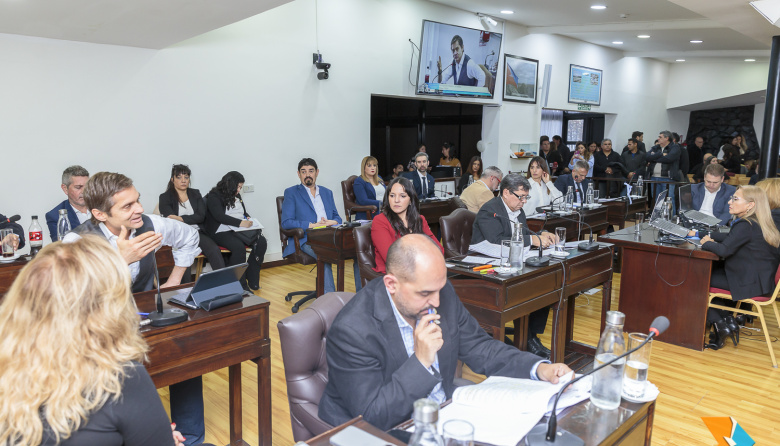 “La Legislatura volvió a darle la espalda a las trabajadoras y los trabajadores de la provincia”