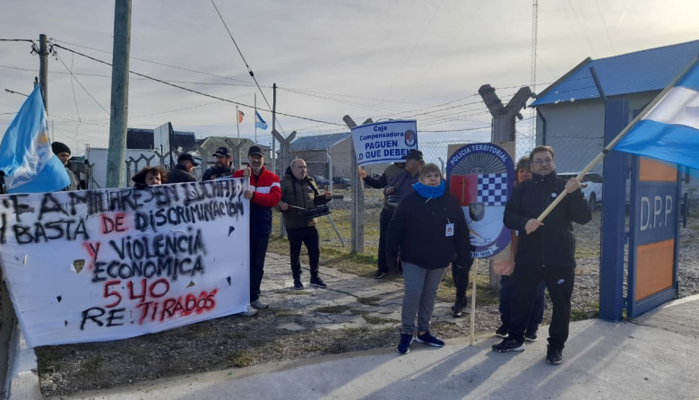 Dura carta de expolicías territoriales dirigida a Melella