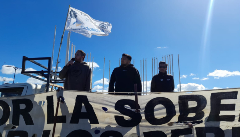 “Nos dejaron solos y resistimos cuidando la fábrica”