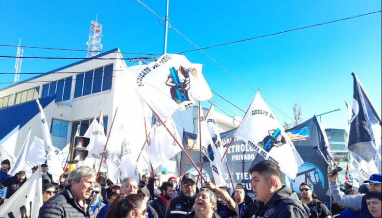 Duro comunicado de petroleros adelanta medidas