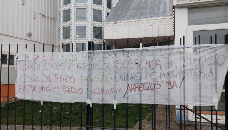 El drama de las aulas rotas: "No queremos parches, que se dejen de dar vueltas y arreglen la escuela"