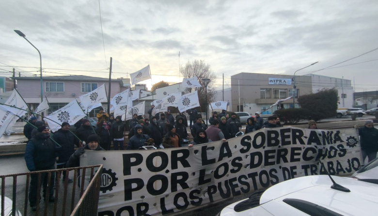 La UOM se movilizó a las Delegaciones de la Legislatura y el Gobierno para exigir respaldo político en defensa de la industria y los puestos de trabajo