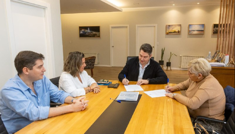 El intendente Martín Perez y ATSA acordaron un bono excepcional para las y los trabajadores de la salud municipal