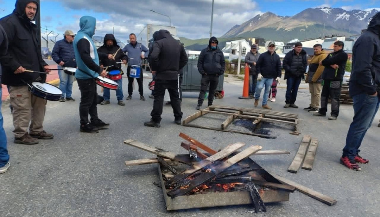 Buscan conformar un frente con las cámaras para exigir el fin de la intervención