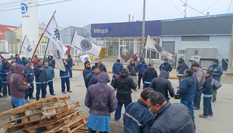 El Congreso de Delegados de la UOM se manifiesta frente a Mirgor