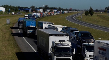 Transportistas endurecen el corte de tránsito en el túnel subfluvial Santa Fe-Paraná