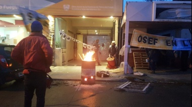 Trabajadoras y trabajadores de OSEF se manifiestan en Ushuaia