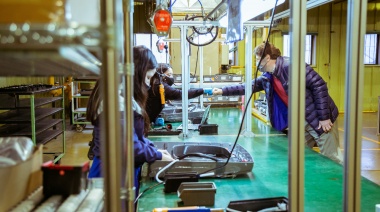 Melella recorrió las instalaciones de la  fábrica Athuel