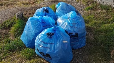 Jóvenes limpiaron la laguna de los Patos por propia iniciativa