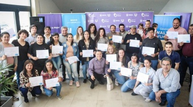 Entregaron certificados a vecinos y vecinas que se formaron en oficios