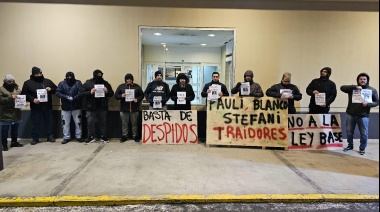 Pablo Blanco fue recibido con carteles en su contra en el aeropuerto de Río Grande