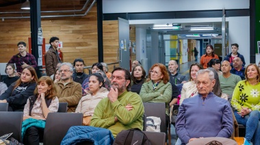 Estudiantes universitarios involucrados en la protección del ecosistema del canal Beagle