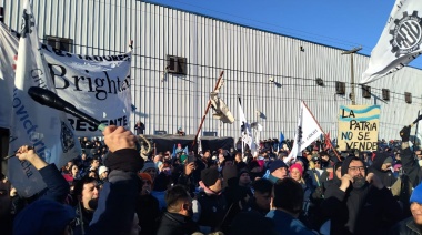 Luego del multitudinario acto, este miércoles paro general provincial