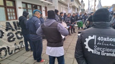 Metalúrgicos se manifestaron en Trabajo reclamando la homologación del acuerdo