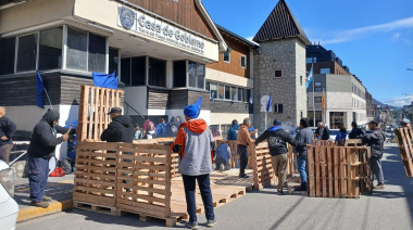 ATE montó una carpa frente a Casa de Gobierno