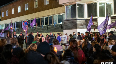 Docentes realizaron una nueva marcha de antorchas