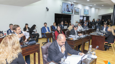 “La Legislatura volvió a darle la espalda a las trabajadoras y los trabajadores de la provincia”