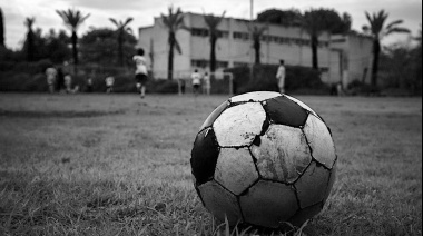 El silbato que rompe las cadenas: Fútbol en el Infierno