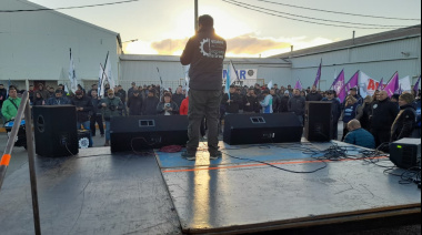 Acto en la planta de Aires del Sur para rechazar la intervención a la UOM