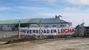La agrupación docente "Fuenteovejuna" denunció que el oficialismo impone un "cese automático" disfrazado de interés general